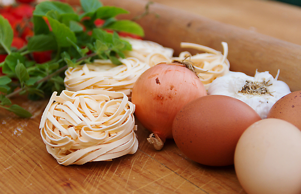 포토 JPG 해외이미지 전통 음식 백그라운드 재료 탁자 디저트 파스타 요리 사람없음 목재 우주 케이크 주방 계란 식사 칠판 빵집 흰색 시골 신선 달콤 정상 밀 굽기 준비 날것 성분 핸드메이드 해외202004 해외포토 나무 컬러 가구 곡류 서양음식 상점 알 맛 구이 파일형식 이미지허브