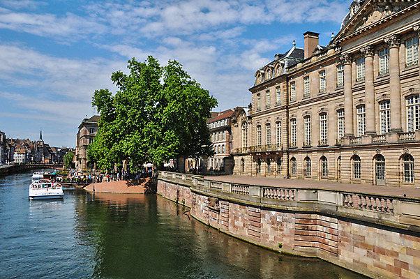 포토 JPG 해외이미지 건축양식 사람없음 관광지 궁전 프랑스 역사 재산 옛날 스트라스부르 해외202004 해외포토 건축 유럽 여행 고건축 금융 파일형식 이미지허브