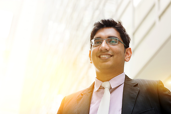 포토 JPG 해외이미지 직업 1 남자 행복 백그라운드 비즈니스 건축양식 사업가 성공 노동자 한명 서기 미소 사람 동양인 인종 정장 성인 야외 건물 30대 빛 사무실 햇빛 태양 일출 일몰 도시 비즈니스맨 자신감 인도인 스마트 예복 경영 파키스탄 해외202004 해외포토 자연요소 외국인 건축물 옷 건축 감정 아시아 컨셉 모션 표정 장년 노을 직장인 파일형식 이미지허브