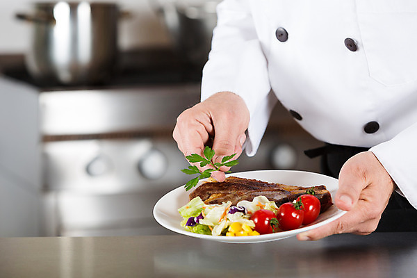 포토 JPG 해외이미지 손 음식 유니폼 토마토 탁자 호텔 파슬리 육류 선물 스테이크 요리 한명 사람 장식 주방 식당 요리사 샐러드 바 발표 냄비 난로 준비 해외202004 해외포토 직업 1 옷 가구 채소 식재료 숙소 서양음식 신체부위 상점 솥 난방기 파일형식 이미지허브