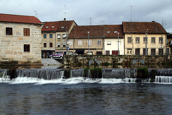 포토 JPG 해외이미지 공원 잎 자연 이끼 풍경 사람없음 물 강 노란색 폭포 가을 개울 숲 포르투갈 암초 해외202004 해외포토 자연요소 식물 계절 공공시설 유럽 컬러 생태계 파일형식 이미지허브