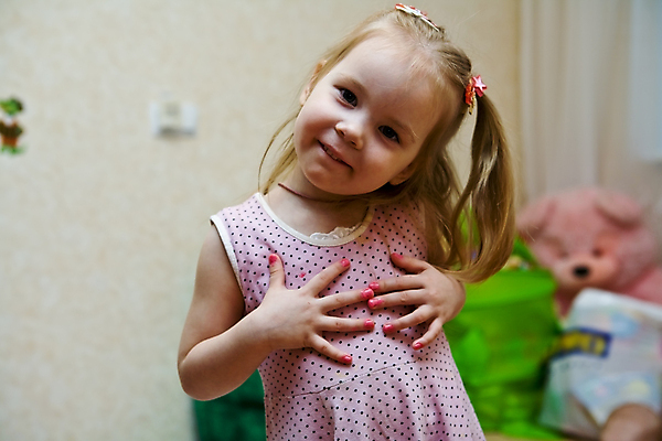 포토 JPG 해외이미지 1 라이프스타일 여자 얼굴 상상 한명 사람 화장품 활발 신선 피부 유일 완전 해외202004 해외포토 컨셉 생활 신체부위 뷰티 파일형식 이미지허브