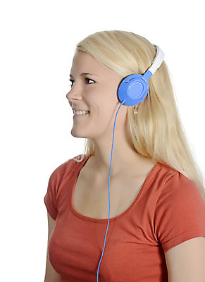 포토 JPG 해외이미지 스튜디오촬영 여자 음악 한명 웃음 10대 빨간색 세로 파란색 금발 헤드폰 기쁨 듣기 흰색 흰배경 고립 성인여자만 해외202004 해외포토 1 헤어스타일 감정 컬러 음향기기 백그라운드 모션 청소년 문화예술 실내 표정 사람 여자만 성인만 파일형식 이미지허브