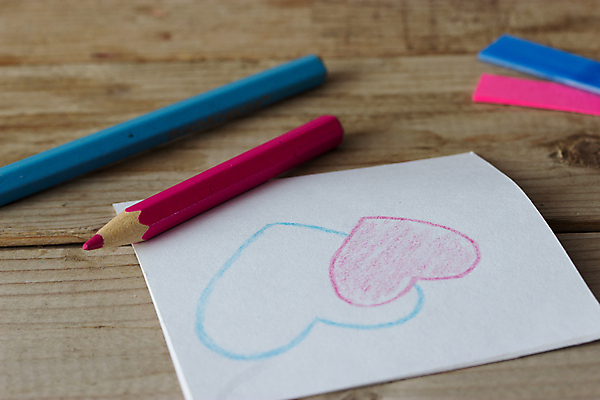 포토 JPG 해외이미지 학생 디자인 교육 종이 분홍색 백그라운드 컨셉 아이디어 발렌타인데이 창조 사랑 미술 사람없음 목재 그래픽 장식 파란색 컬러풀 연필 우주 다이어리 쪽지 페인트 장비 흰색 공구 하트 업무 그리기 만화 스케치 심볼 오브젝트 그림 심플 엘리먼트 해외202004 해외포토 모양 나무 감정 컬러 재료 모션 데이이벤트 문화예술 학용품 필기구 사무용품 도구 작업 파일형식 이미지허브