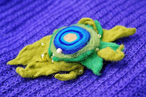 포토 JPG 해외이미지 산업 백그라운드 벽지 사람없음 초록색 파란색 유행 직물 면 제조 니트 질감 수공예 내추럴 브로치 양모 펠트 핸드메이드 해외202004 해외포토 컬러 상의 장신구 공예 파일형식 천_직물 이미지허브