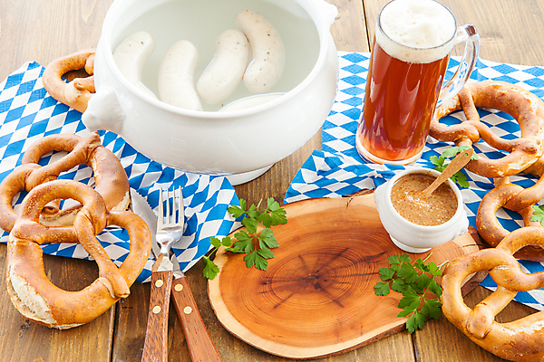 포토 JPG 해외이미지 전통 식기 음식 도마 맥주 독일 파슬리 사람없음 목재 장식 가로 축제 식사 시골 깃발 신선 뜨거움 소시지 달콤 머스터드 허브 지역 레시피 뮌헨 옥토버페스트 전문 바이에른 브레첼 카피스페이스 바이에른사람 해외202004 해외포토 나무 식물 유럽 채소 재료 주방용품 디저트 주류 공백 소스_음식 가공식품 맛 파일형식 이미지허브