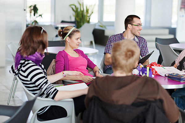 포토 JPG 해외이미지 학생 라이프스타일 여자 교육 남자 행복 교실 학교 사람 소년 여러명 20대 성인 야외 책 친구 스터디 컴퓨터 공책 기쁨 작업 그룹 브레이크 대학교 긍정 해외202004 해외포토 감정 어린이 다수 컨셉 관계 문구용품 청년 생활 전자제품 학습 파일형식 이미지허브