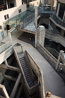 포토 JPG 해외이미지 디자인 산업 건축양식 공장 지붕 영국 사람 사람없음 내부 건물 계단 중국 회색 도시 복도 상하이 쓰레기 오솔길 콘크리트 해외202004 해외포토 건축물 건축 유럽 아시아 길 컬러 공업 파일형식 이미지허브