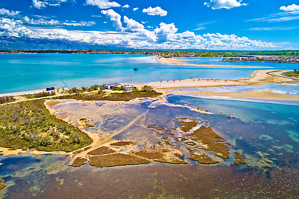 포토 JPG 해외이미지 식물 구름 유럽 모래 바다 섬 건축양식 자연 하늘 산 안테나 풍경 해변 사람없음 물 파란색 모래사장 교회 여행객 마을 탑 바위 도시 만 역사 지중해 대문 대야 타운 크로아티아 다도해 달마시안 채널 터키석 해외202004 해외포토 자연요소 건축물 건축 나라 컬러 통신 종교건축 사람 건물 문 돌_바위 개 보석 생태계 파일형식 이미지허브