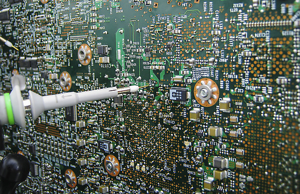 포토 JPG 해외이미지 산업 실험 사람없음 초록색 컴퓨터 디지털 검은색 장비 시험 흰색 업무 실험실 수리 측정 서비스 라디오 순환 전자 공학 유지 선로 해외202004 해외포토 교육 컬러 모션 전자제품 작업 파일형식 이미지허브