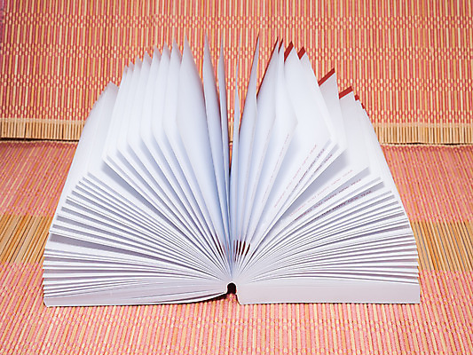 포토 JPG 해외이미지 교육 종이 컨셉 사람없음 책 스터디 독서 우주 공백 정보 덮개 흰색 오픈 도서관 볼륨 인쇄 오브젝트 심플 문학 페이지 양장본 시트 카피스페이스 해외202004 해외포토 컬러 학습 뚜껑 파일형식 이미지허브