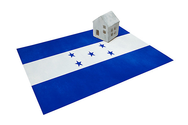 포토 JPG 해외이미지 모델 컨셉 건축양식 모션 지붕 부동산 추상 새로움 주택 사람없음 장난감 미니어처 깃발 변화 시장 재산 클래식 구매 작음 시골집 투자 심플 문제 난민 대출 개발 매각 온두라스 전국 주민 진짜 생존 이민 해외202004 해외포토 건축 이동 무늬 비즈니스 건물 금융 쇼핑 모형 중앙아메리카 크기 파일형식 이미지허브