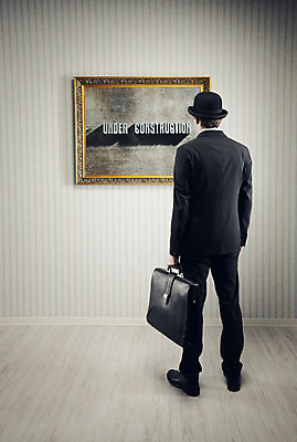 포토 JPG 해외이미지 생각 프레임 실내 한명 서기 성인 관찰 비즈니스맨 우아함 박물관 해외202004 해외포토 1 남자 컨셉 비즈니스 모션 사람 내부 직장인 파일형식 이미지허브