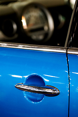 포토 JPG 해외이미지 모양 디자인 컨셉 교통시설 자동차 손잡이 사람없음 파란색 빛 달리기 반사 문 금속 기계 공연 장비 운전 고급 매끈함 속도 쇼 광택 문고리 모터 계기판 이국적 자동 스타일 해외202004 해외포토 육상교통 컬러 교통 모션 재질 이벤트 감각 시설 파일형식 이미지허브