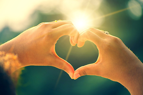 포토 JPG 해외이미지 모양 손 커플 여자 행복 실루엣 바다 백그라운드 컨셉 손가락 자연 하늘 휴가 아이디어 발렌타인데이 건강 관리 창조 사랑 사람 사람없음 야외 물 빛 햇빛 태양 일출 화목 일몰 꿈 자유 하트 마음 심볼 사인 해외202004 해외포토 자연요소 감정 관계 데이이벤트 촬영기법 신체부위 노을 생태계 파일형식 이미지허브