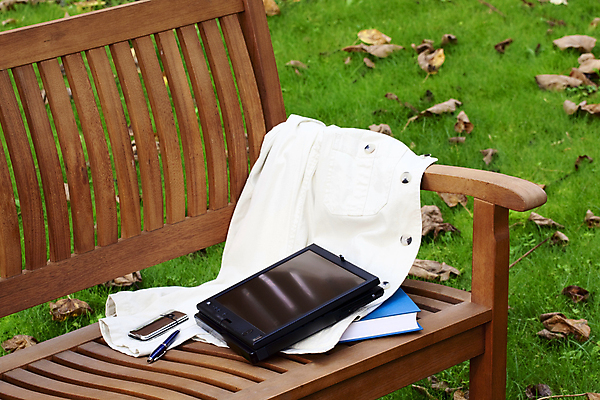 포토 JPG 해외이미지 계절 공원 가구 잎 벤치 의자 자연 휴식 손잡이 앉기 잔디 사람없음 야외 목재 책 초록색 노트북 스마트폰 환경 정원 침묵 봄 재킷 흰색 싱글 내추럴 해외202004 해외포토 나무 식물 공공시설 컬러 생활용품 컨셉 재료 모션 전자제품 핸드폰 스마트기기 소리 외투 생태계 파일형식 이미지허브