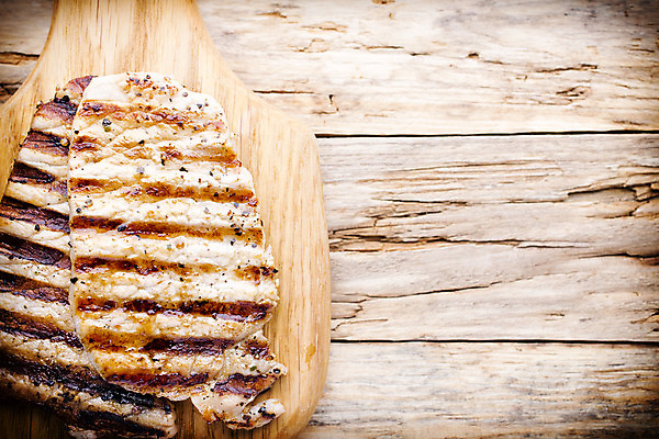 포토 JPG 해외이미지 접시 음식 조각 부분 육류 돼지고기 스테이크 사람없음 쌓기 소고기 그릴 바비큐 자르기 굽기 허브 향신료 오브젝트 날것 로즈메리 등심 해외202004 해외포토 식물 식기 식재료 모션 주방용품 서양음식 구이 향미료 파일형식 이미지허브