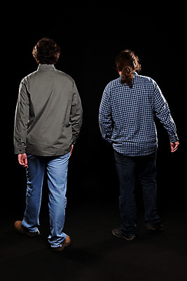 포토 JPG 해외이미지 모델 라이프스타일 남자 검은배경 서기 사람 두명 가로 친구 청춘 유행 도시 악단 그룹 시원함 5 떠남 스타일 해외202004 해외포토 음악 백그라운드 컨셉 관계 모션 생활 숫자 검은색 파일형식 이미지허브