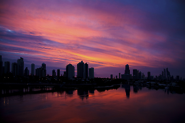 포토 JPG 해외이미지 모래 바다 건축양식 하늘 휴가 전등 사람없음 건물 물 반사 탑 고층빌딩 어둠 일몰 달 도시 황금 호주 야간 저녁 가득함 속도 스카이라인 리빙 파라다이스 해외202004 해외포토 자연요소 건축물 건축 조명 빌딩 노을 오세아니아 파일형식 이미지허브