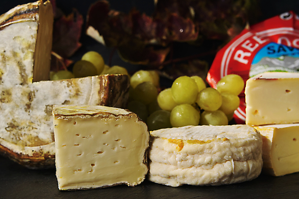 포토 JPG 해외이미지 음식 치즈 유제품 사람없음 기쁨 프랑스 맛 양배추 나무껍질 덩어리 전문 해외202004 해외포토 나무 감정 유럽 컨셉 채소 껍질 파일형식 이미지허브