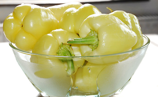 포토 JPG 해외이미지 식물 접시 음식 다이어트 채소 재료 자연 유리 탁자 주택 파프리카 건강 사람없음 초록색 농작물 노란색 정원 식사 저녁식사 샐러드 수확 성장 신선 원형 사발 맛 준비 유기농 원예 날것 내추럴 고체 숙성 채식주의자 해외202004 해외포토 도형 식기 웰빙 컬러 가구 컨셉 농업 재질 취미 건물 사기그릇 생태계 채식 파일형식 이미지허브