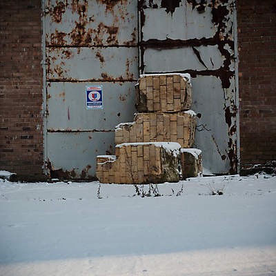 포토 JPG 해외이미지 산업 벽 백그라운드 건축양식 창문 공장 유리 벽돌 직장 사람없음 내부 건물 빛 금속 검은색 어둠 수확 도시 폐기물 위험 버리기 창고 복고 먼지 낭비 구식 그런지 깨짐 방치 썩음 옛날 철강 파멸 해외202004 해외포토 건축물 건축 컬러 컨셉 농업 회사 공업 모션 재질 쓰레기 파일형식 소멸 이미지허브