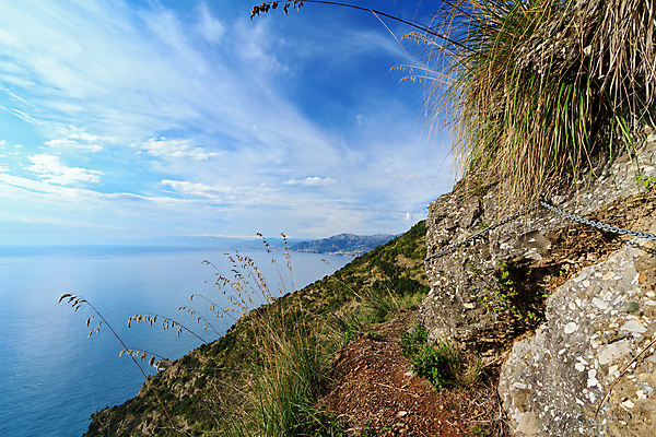 포토 JPG 해외이미지 구름 공원 길 스포츠 바다 여행 자국 자연 하늘 산 풍경 사람없음 야외 초록색 파란색 환경 이탈리아 트래킹 하이킹 바위 오솔길 쇠사슬 지중해 보안 암초 내추럴 땅바닥 해외202004 해외포토 자연요소 공공시설 유럽 컬러 레저 바닥 안전 돌_바위 생태계 파일형식 이미지허브