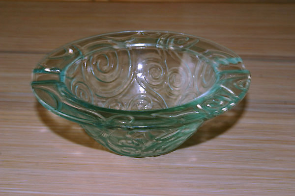 포토 JPG 해외이미지 접시 가정 유리 탁자 사람없음 내부 초록색 방 재떨이 해외202004 해외포토 식기 컬러 가구 재질 파일형식 이미지허브