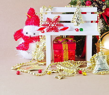 포토 JPG 해외이미지 계절 백그라운드 크리스마스 의자 눈사람 휴가 선물 사람없음 목재 장식 빨간색 선물상자 파티 종 흰색 축하 눈송이 황금 해외202004 해외포토 나무 기념일 컬러 가구 컨셉 재료 눈_날씨 이벤트 상자 파일형식 이미지허브