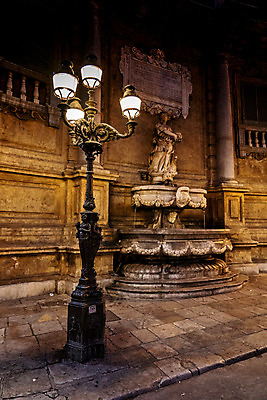 포토 JPG 해외이미지 응시 유럽 조각 여행 건축양식 휴가 거리 미술 사람없음 건물 빛 이탈리아 등불 램프 도시 야간 저녁 지중해 분수 A 바로크 옛날 해외202004 해외포토 자연요소 건축물 알파벳 시선 건축 나라 바다 문화예술 조명 파일형식 이미지허브