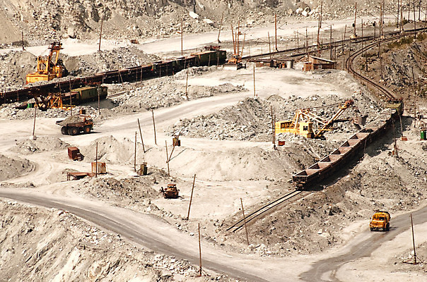 포토 JPG 해외이미지 산업 지구 자동차 사람없음 환경 기계 장비 바위 업무 오픈 운반 위험 땅 불도저 굴착기 발굴 짐차 자원 로딩 지질학 채석 추출 해외202004 해외포토 교육 육상교통 컨셉 돌_바위 작업 중장비 파일형식 이미지허브