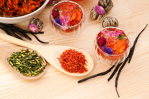 포토 JPG 해외이미지 실내 사람없음 찻잔 나무숟가락 찻잎 꽃차 나무배경 해외202004 공예차 해외포토 백그라운드 잔 내부 차_음료 숟가락 파일형식 이미지허브