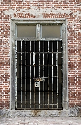 포토 JPG 주간 시설물 건축 백그라운드 사람없음 야외 문 창살 철문 철장 국내포토 자연요소 건축물 파일형식
