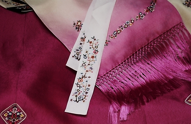 포토 JPG 한국문화 한국전통 전통 옷 백그라운드 사람없음 전통의상 한복 저고리 자수 치마저고리 고름 쇼올 숄 국내포토 동양문화 한국 파일형식