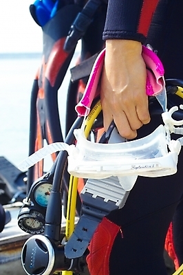 포토 JPG 주간 손 사람 야외 신체부위 레포츠 장비 스노클링 물안경 스쿠버다이빙 스쿠버다이빙용품 압력계 국내포토 자연요소 스포츠용품 레저 수상스포츠 수영용품 파일형식