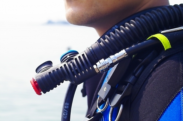 포토 JPG 주간 스포츠용품 사람 야외 레포츠 장비 스노클링 스쿠버다이빙 산소통 계량기 산소 스쿠버다이빙용품 국내포토 자연요소 스포츠 레저 통 수상스포츠 원소 오브젝트 파일형식