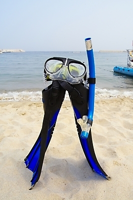 포토 JPG 주간 모래 스포츠용품 바다 해변 사람없음 야외 레포츠 모래사장 장비 스노클링 물안경 오리발 스쿠버다이빙 스쿠버다이빙용품 국내포토 자연요소 스포츠 레저 수상스포츠 오브젝트 수영용품 파일형식
