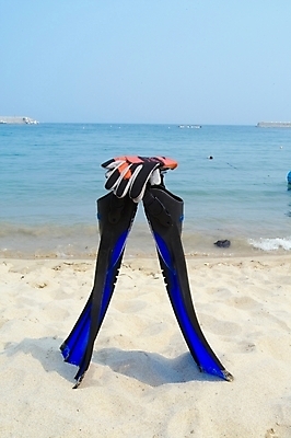 포토 JPG 주간 모래 스포츠용품 바다 장갑 해변 사람없음 야외 레포츠 모래사장 스노클링 오리발 스쿠버다이빙 스쿠버다이빙용품 국내포토 자연요소 잡화 스포츠 레저 수상스포츠 오브젝트 파일형식