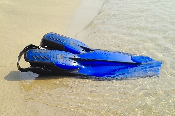 포토 JPG 주간 모래 스포츠용품 바다 해변 사람없음 야외 레포츠 모래사장 스노클링 오리발 스쿠버다이빙 스쿠버다이빙용품 국내포토 자연요소 스포츠 레저 수상스포츠 오브젝트 파일형식