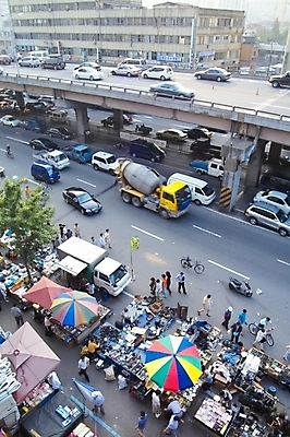 포토 JPG 주간 건축 도로 육상교통 교통 자동차 사람 풍경 야외 하이앵글 도시 고가도로 시장 노점상 국내포토 자연요소 길 교통수단 뷰포인트 교통시설 고속도로 파일형식