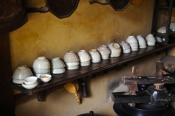 포토 JPG 전통 그릇 생활용품 사람없음 주방 항아리 도자기 질그릇 가마솥 오브젝트 국내포토 식기 솥 파일형식