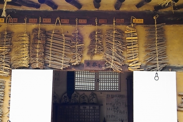 포토 JPG 전통 시설물 건축 의학 한옥 주택 사람없음 한의학 한약재 한약 약국 한약방 국내포토 한국전통 건축물 고건축 건물 약 약재 파일형식