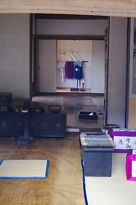 포토 JPG 한국문화 한국전통 전통 생활용품 고건축 한옥 주택 실내 방석 사람없음 방 안방 국내포토 동양문화 건축물 한국 내부 건물 오브젝트 파일형식