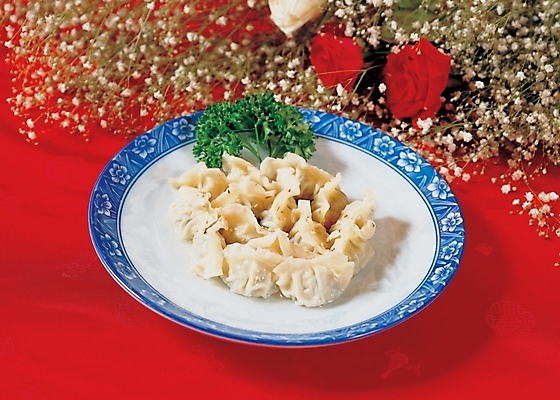 포토 JPG 꽃 음식 외국문화 중국문화 실내 사람없음 장식 하이앵글 장미 중식 만두 안개꽃 딤섬 물만두 국내포토 식물 동양문화 문화 뷰포인트 내부 한해살이풀 파일형식