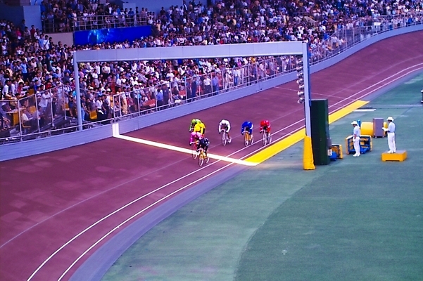 포토 JPG 주간 스포츠 레저 운동선수 사람 야외 레포츠 자전거 군중 사이클선수 경륜장 사이클링 국내포토 자연요소 스포츠시설 바이크 육상스포츠 파일형식