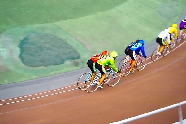 포토 JPG 주간 남자 스포츠 레저 운동선수 사람 여러명 야외 레포츠 자전거 사이클선수 경륜장 사이클링 남자만 국내포토 자연요소 다수 스포츠시설 바이크 육상스포츠 파일형식