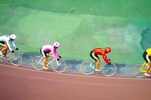 포토 JPG 주간 남자 스포츠 레저 운동선수 사람 여러명 야외 레포츠 자전거 사이클선수 경륜장 사이클링 남자만 국내포토 자연요소 다수 스포츠시설 바이크 육상스포츠 파일형식