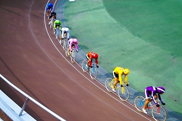 포토 JPG 주간 남자 스포츠 레저 운동선수 사람 여러명 야외 레포츠 자전거 사이클선수 경륜장 사이클링 남자만 국내포토 자연요소 다수 스포츠시설 바이크 육상스포츠 파일형식