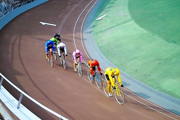 포토 JPG 주간 남자 스포츠 레저 운동선수 사람 여러명 야외 레포츠 자전거 사이클선수 경륜장 사이클링 남자만 국내포토 자연요소 다수 스포츠시설 바이크 육상스포츠 파일형식