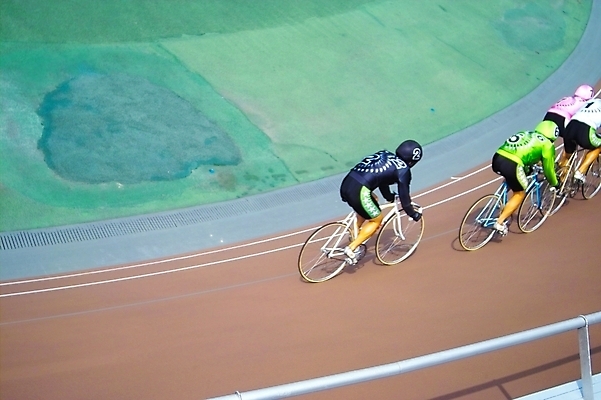 포토 JPG 주간 남자 스포츠 레저 운동선수 사람 여러명 야외 레포츠 자전거 사이클선수 경륜장 사이클링 남자만 국내포토 자연요소 다수 스포츠시설 바이크 육상스포츠 파일형식